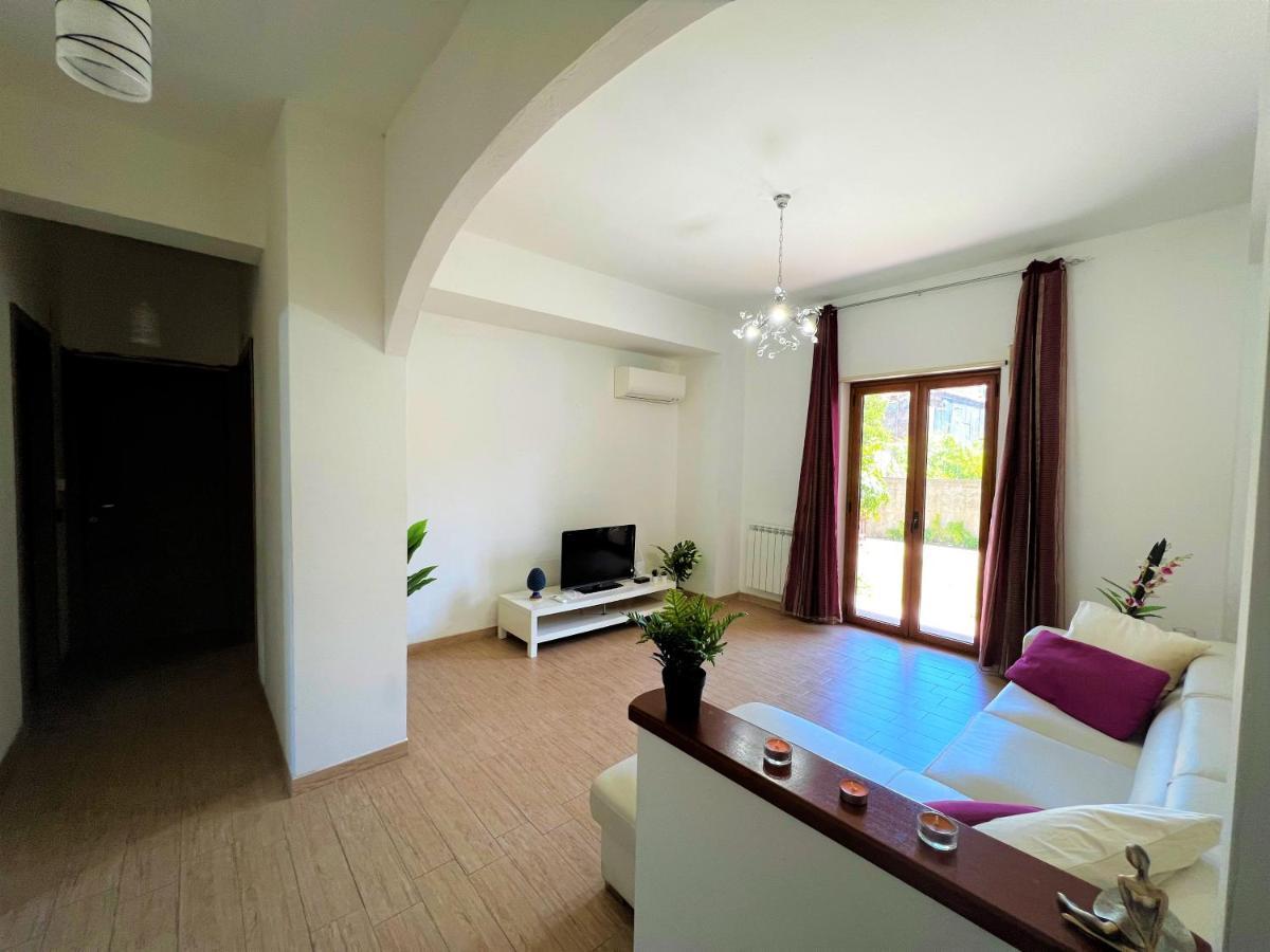 Casa Grazia Apartment Santa Teresa Di Riva Bagian luar foto